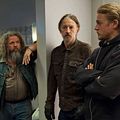 Foto Charlie Hunnam, Mark Boone Junior, Tommy Flanagan