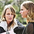 Foto Emily VanCamp, Helen Hunt