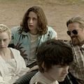 Foto Bill Sage, John Patrick Amedori, Julia Garner, Rory Culkin