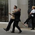 Um Plano Brilhante : Foto Emma Thompson, Pierce Brosnan