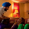 Assumindo a Direção : Foto Ben Kingsley, Sarita Choudhury