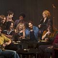 Foto Andrew Santino, Ari Graynor, Brianne Howey, Clark Duke, Erik Griffin