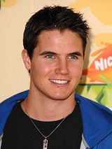 Robbie Amell