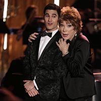Foto Darren Criss, Shirley MacLaine