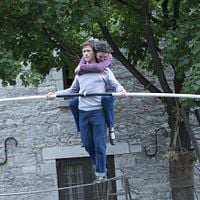 A Travessia : Foto Charlotte Le Bon, Joseph Gordon-Levitt