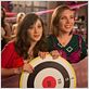 Foto June Diane Raphael, Zooey Deschanel