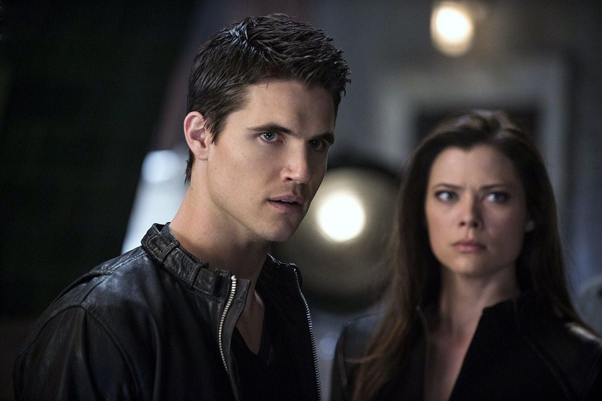 Films Et Séries Tv Avec Robbie Amell Foto de Robbie Amell - Foto Peyton List (I), Robbie Amell - AdoroCinema