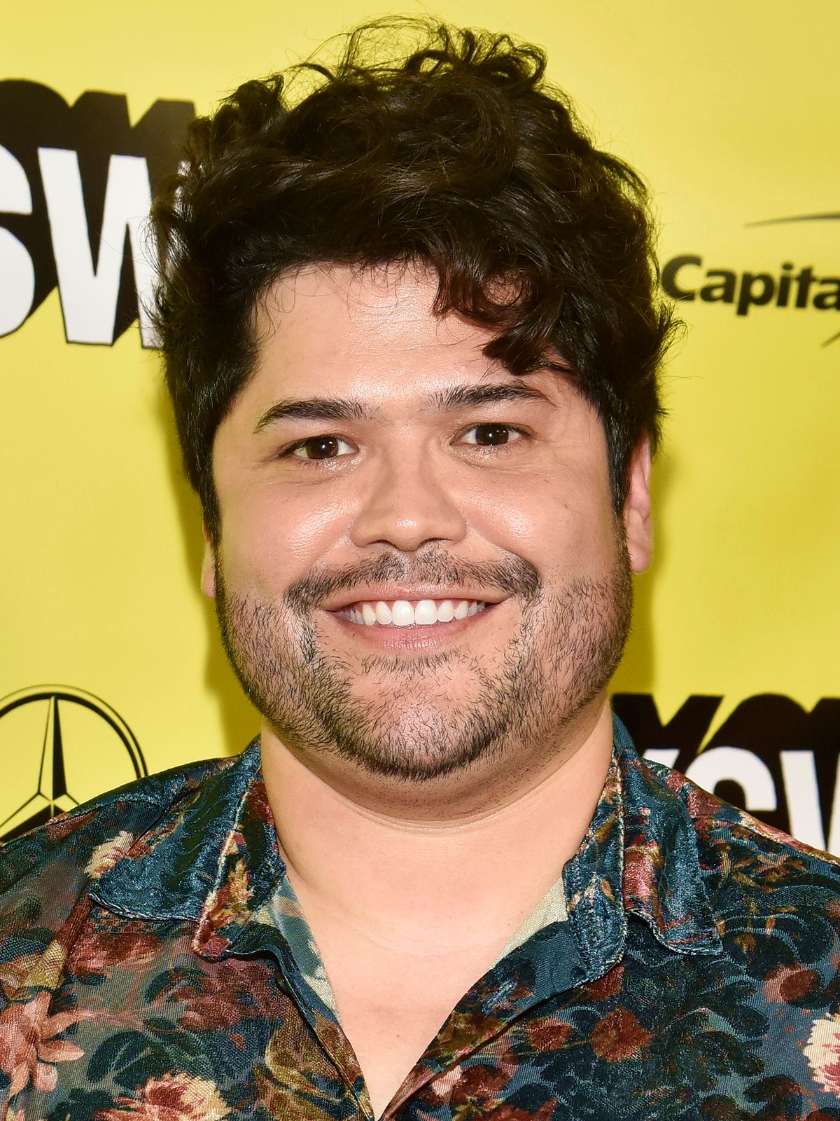 Harvey Guillen AdoroCinema