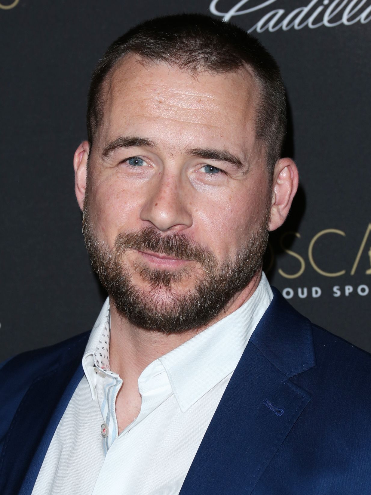 Barry Sloane AdoroCinema