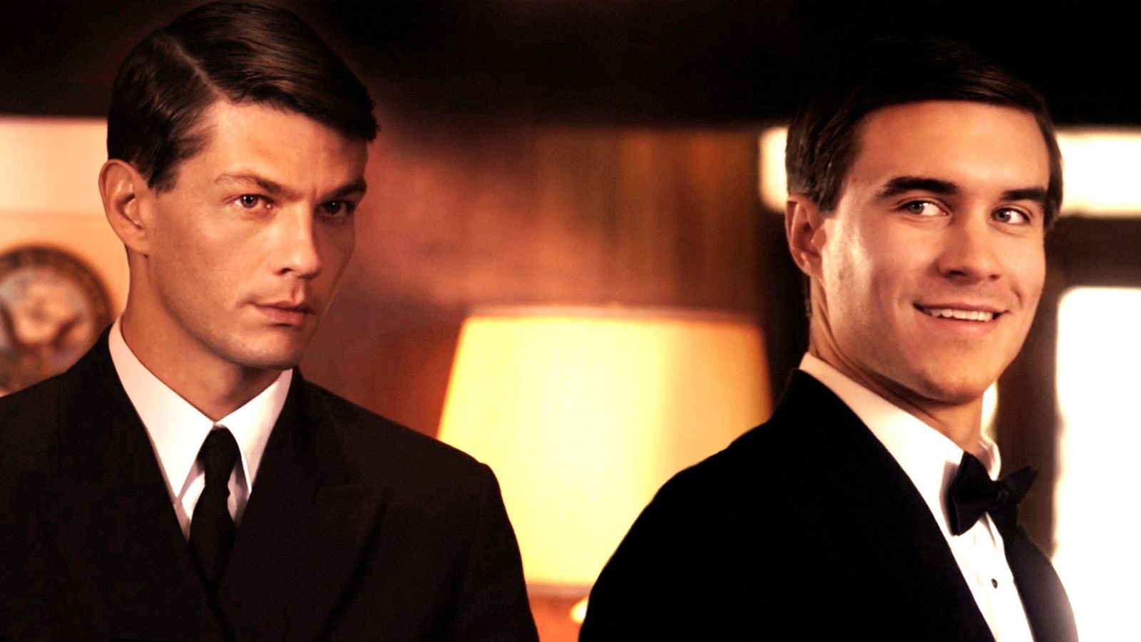 Foto de Burning Blue Burning Blue Foto AdoroCinema