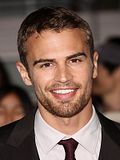 Foto : Theo James Foto : Theo James