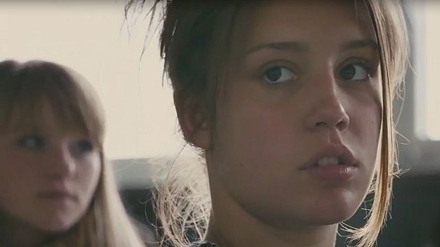 Azul é a Cor Mais Quente Trailer em Inglês