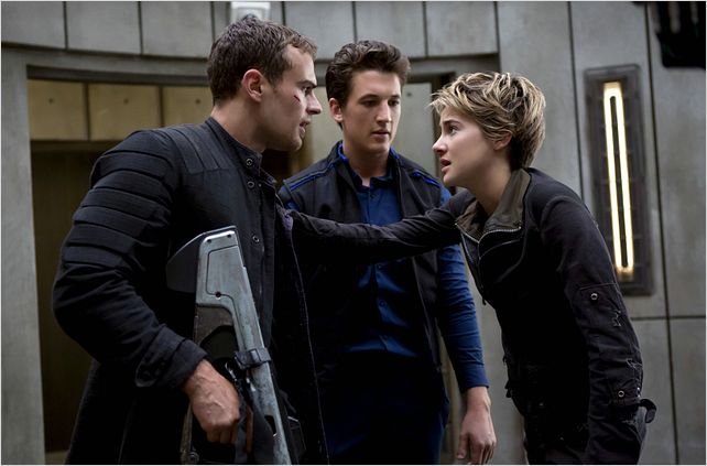 A Série Divergente: Insurgente : Foto Miles Teller, Shailene Woodley, Theo James