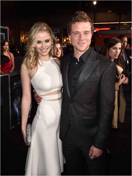 Projeto Almanaque : Vignette (magazine) Jonny Weston, Virginia Gardner
