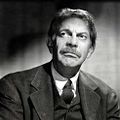 Foto Raymond Massey