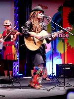 Pôster de Além Dos Palcos e Mais Além