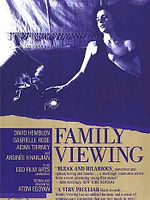 Pôster de Family Viewing