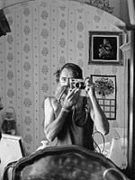 Pôster de 1341 Frames of Love and War