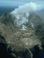 Pôster de Vulcão Whakaari: Resgate na Nova Zelândia