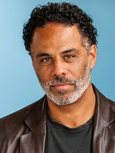 foto de Adam Lazarre-White