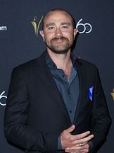 foto de Josh McConville