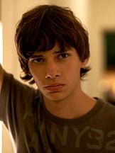foto de Devon Bostick