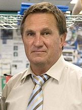 foto de Frankie J. Holden