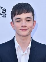 foto de Lewis MacDougall