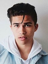 foto de Alex Aiono