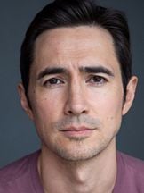 foto de Alex Wyndham