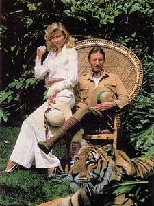 Pôster de Bring 'Em Back Alive Temporada 1