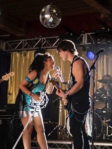 Pôster de Julie and the Phantoms Temporada 1