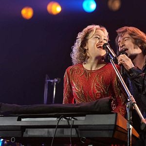 Foto Song Sung Blue: Um Sonho a Dois