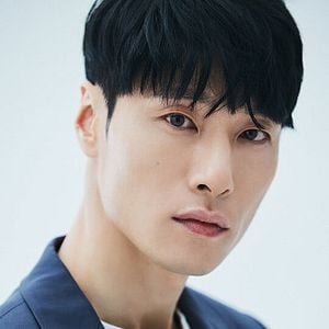 Foto Kim Dong-Won	(III)