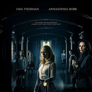 Foto Por um Corredor Escuro