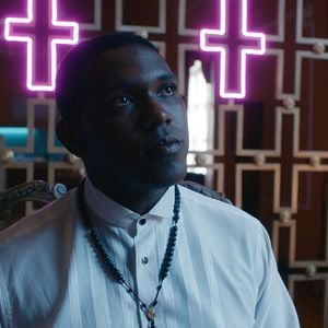 Foto Chove Sobre Babel