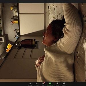 Foto Cuidado Com Quem Chama