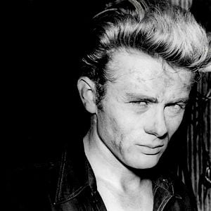 Foto Assim Caminha a Humanidade