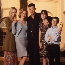 Foto Cover Me: Based on the True Life of an FBI Family