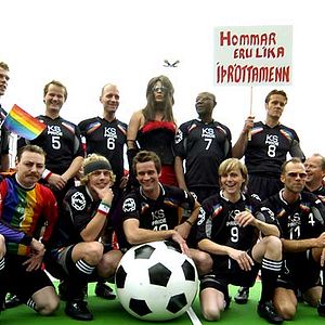 Foto 11 Homens Dentro do Campo e Fora do Armário