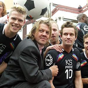 Foto 11 Homens Dentro do Campo e Fora do Armário