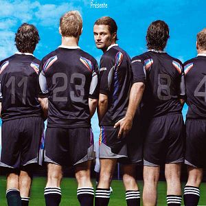 Foto 11 Homens Dentro do Campo e Fora do Armário