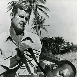 Foto Com 007 Viva e Deixe Morrer