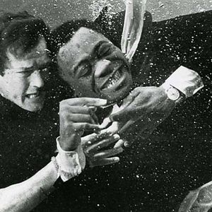 Foto Com 007 Viva e Deixe Morrer