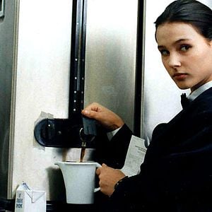 Foto Uma Garota Solitária