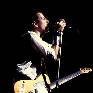 Foto Joe Strummer: O Futuro Está para Ser Escrito