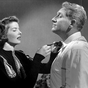 Foto Sua Esposa e o Mundo