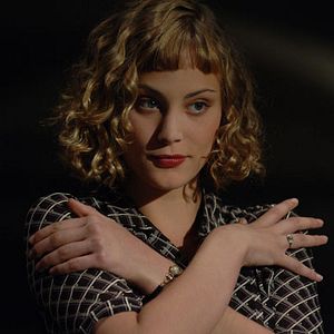 Foto Nora Arnezeder