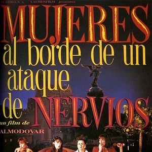 Foto Mulheres à Beira de um Ataque de Nervos