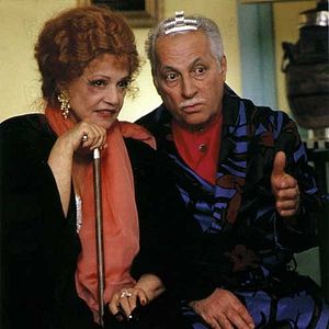 Foto La vieille qui marchait dans la mer